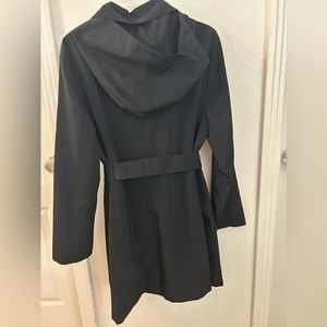 Light trench coat with removable hood. Size Large, black